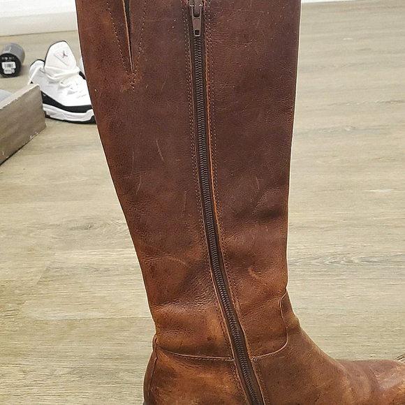 Beautiful Brown Leather Boots - Picture 3 of 9